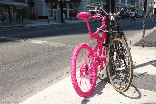 Pink bike in Toronto (Photo: Michael Willems)