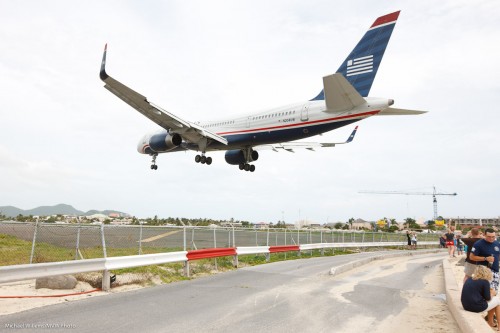 Aircraft landing, Sint Maarten (Photo: Michael Willems)